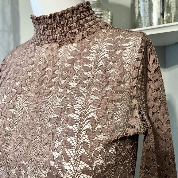 Dynamite Lace Blouse Small - Picture 2 of 5